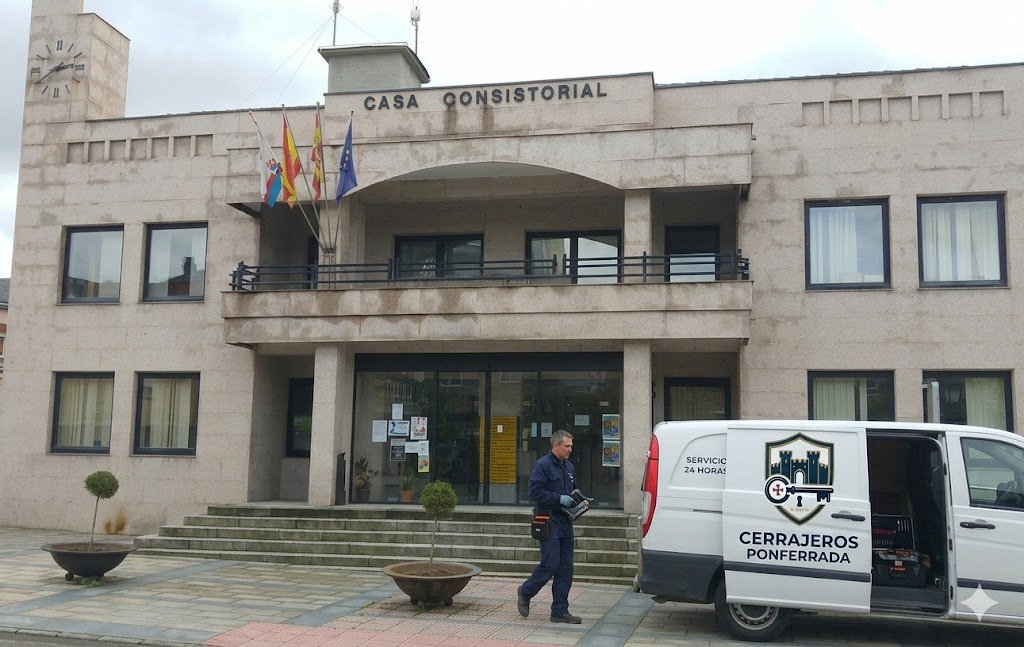 cerrajero 24h en fabero abriendo puerta