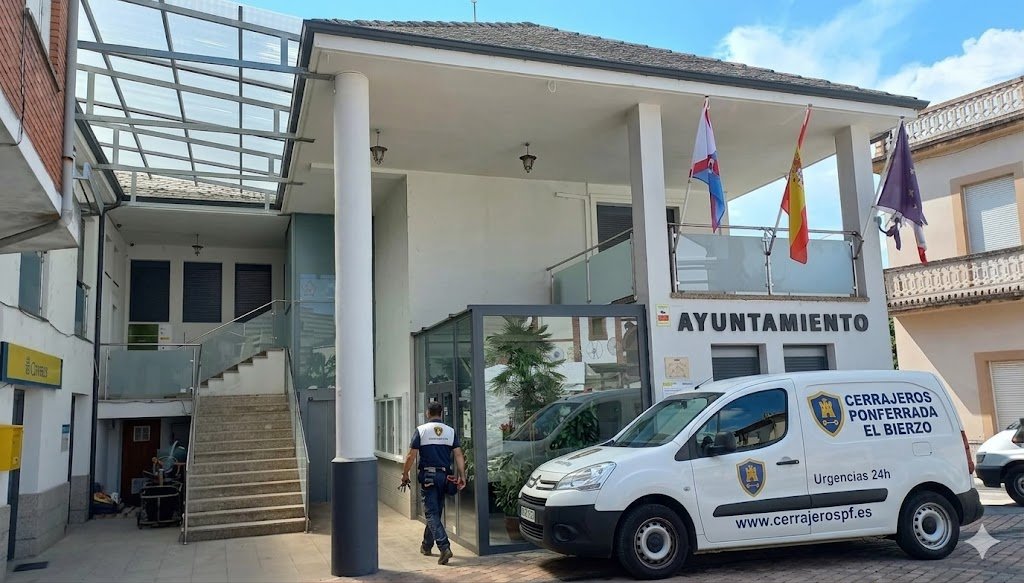 cerrajero abriendo puerta en Toral de los Vados 24 horas